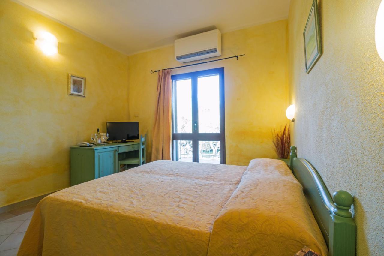 Hotel Residenza Gli Ontani Orosei Exterior foto
